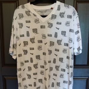 Men's American Republic XL v-neck shirt